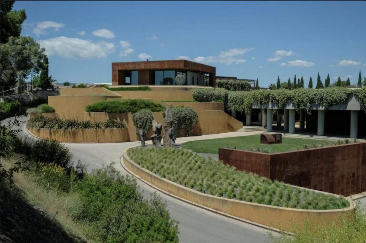 Tina De Vila, En La Capital Del Vino Vilafranca del Penedès Exterior foto